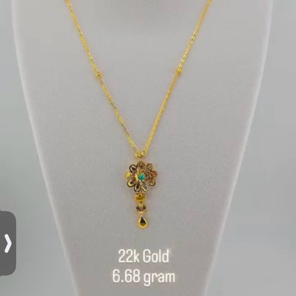 22k gold Floral Pendant Necklace